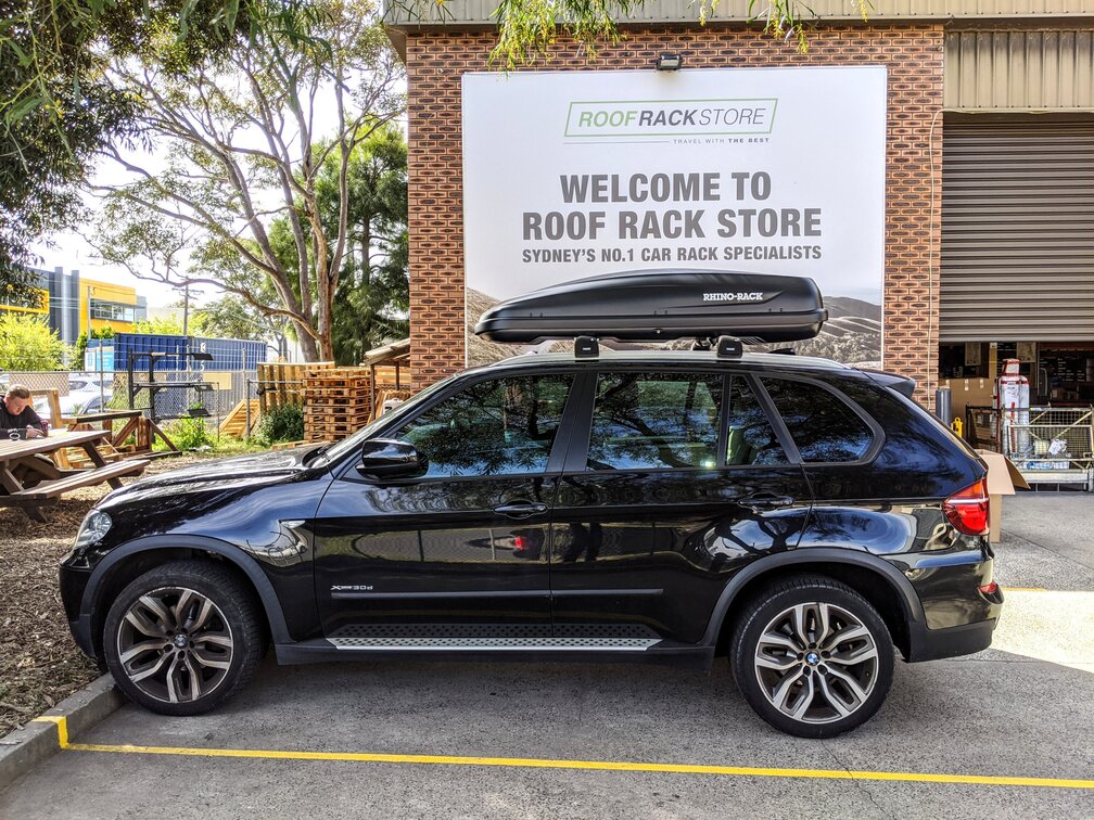 BMW X5 With Rhino-Rack Masterfit 410L Roof Box & Thule Roof Rack