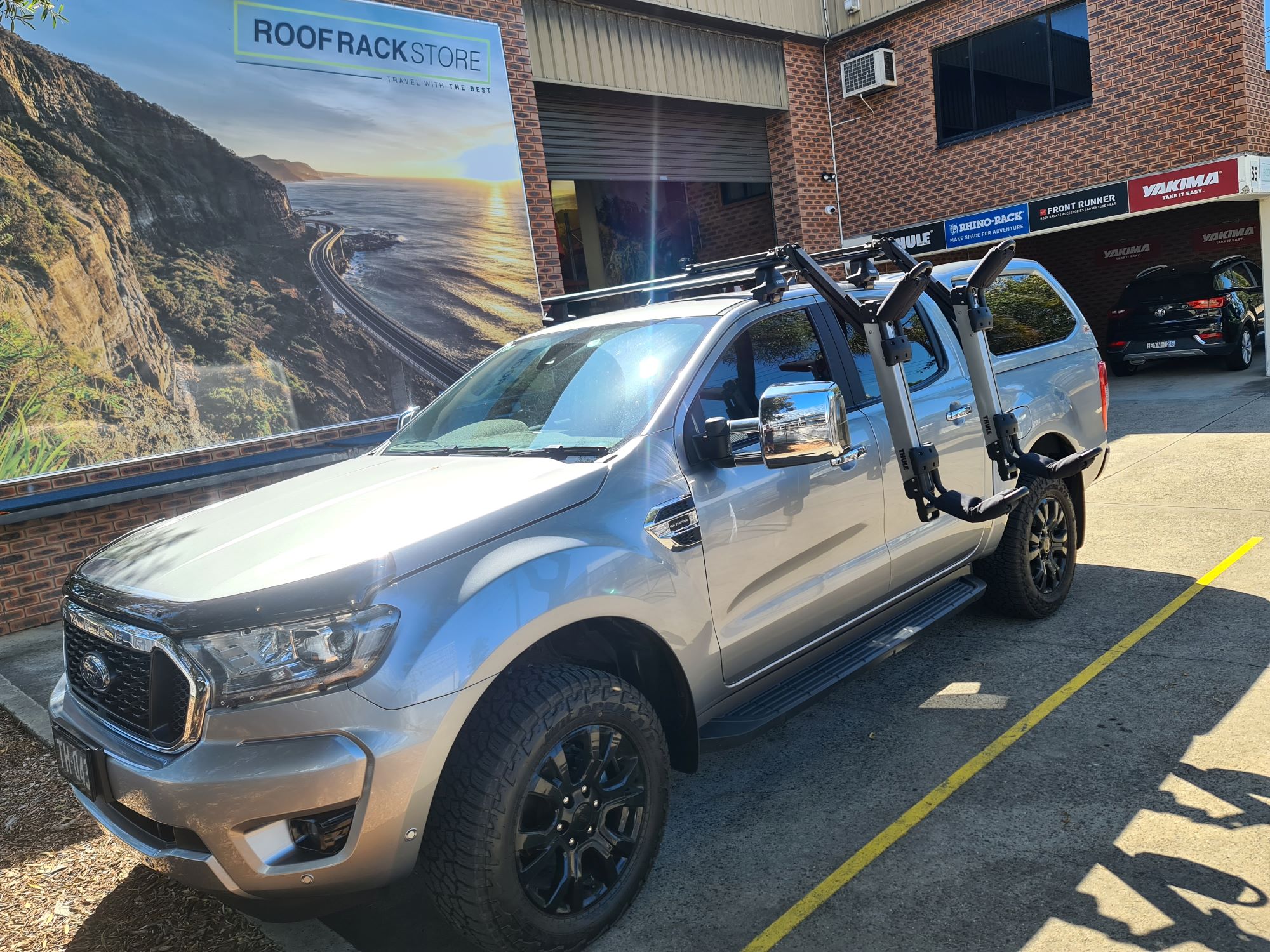 Ford Ranger with Thule Hullavator 898