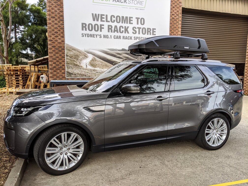 Landrover Discovery 5 With Thule Force XT Roof Box
