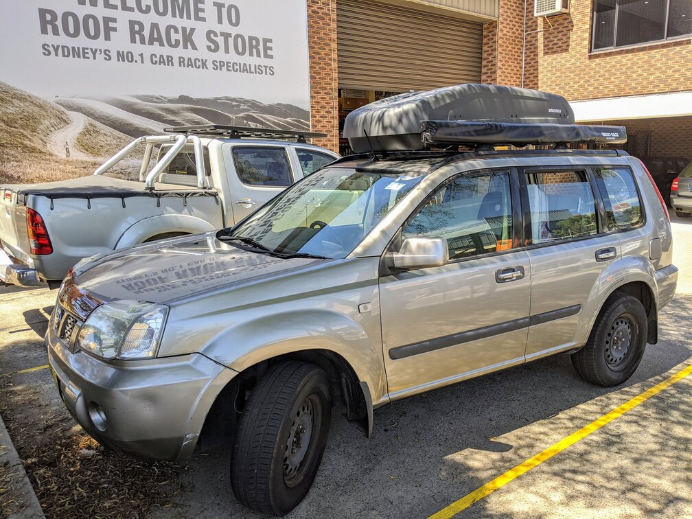 Nissan X-Trail with Yakima EasyTrip 400 Roof Box