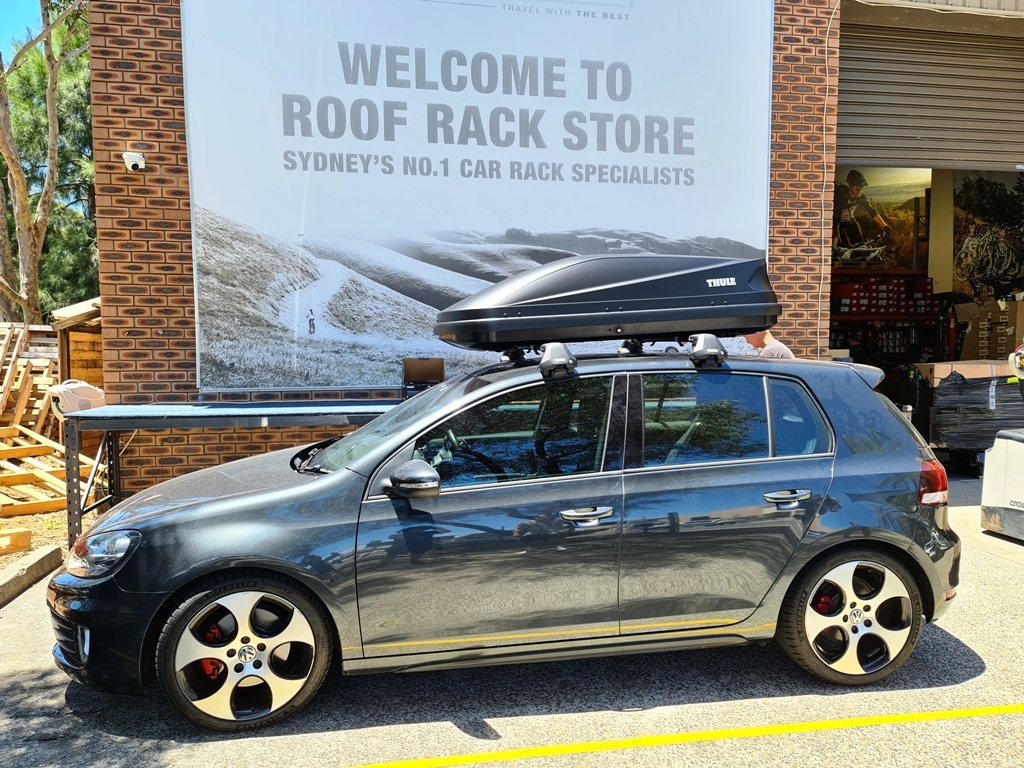 VW Golf GTi with Thule Touring 200