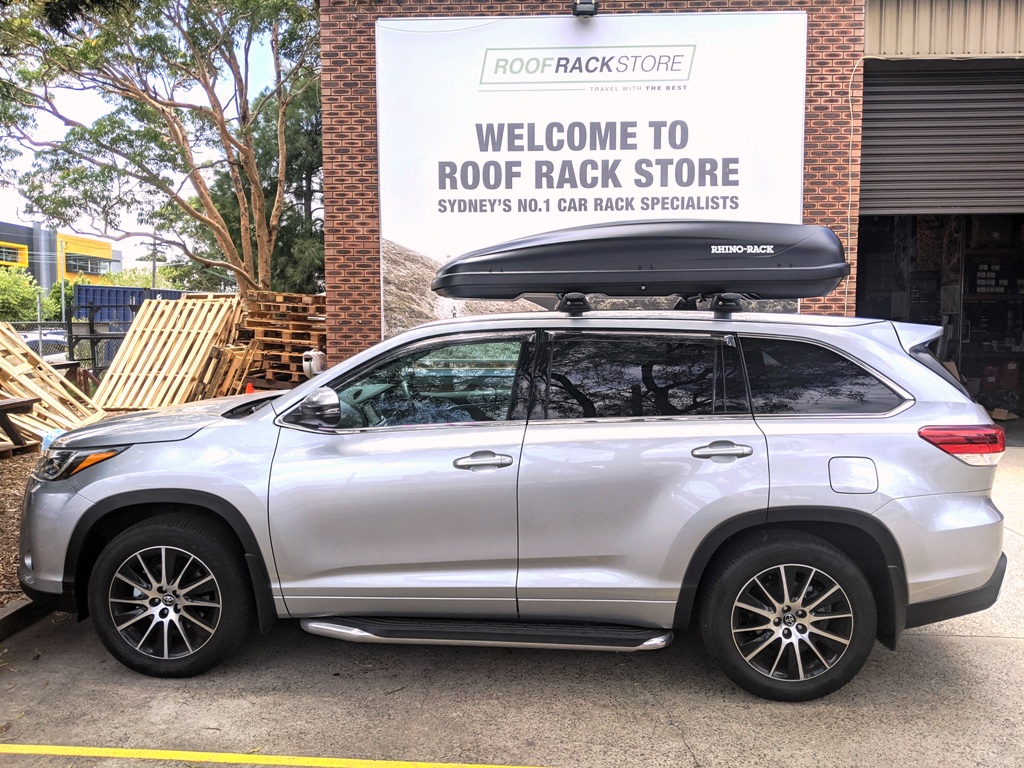 Toyota Kluger with RhinoRack RMFT410 roofbox