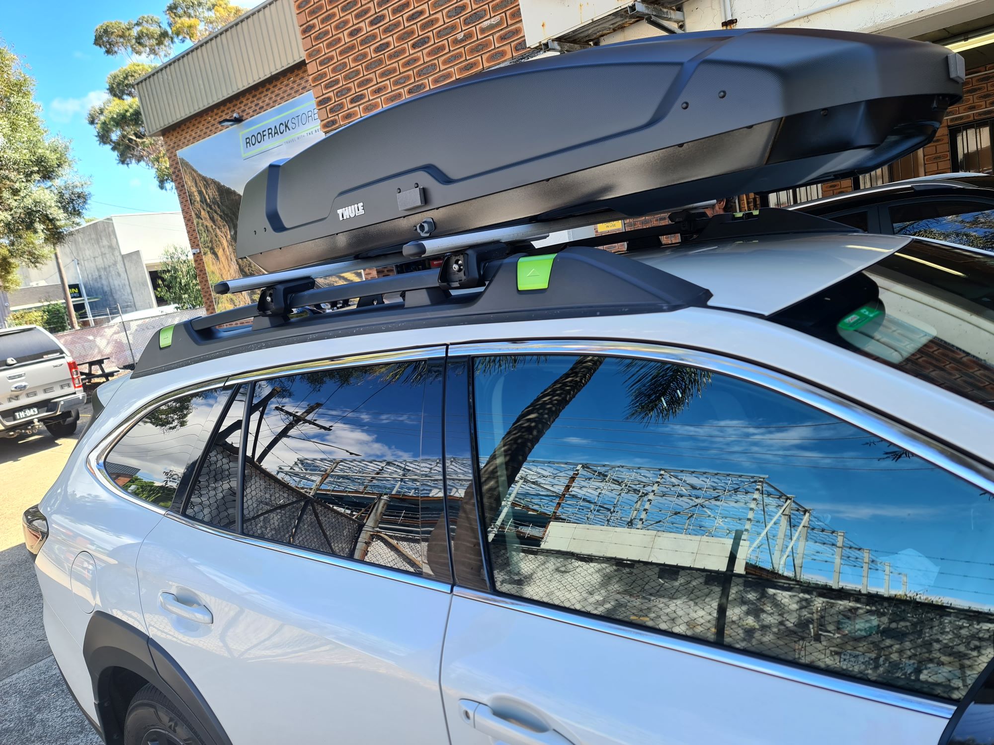 Subaru Outback Sport with Thule Force XT L