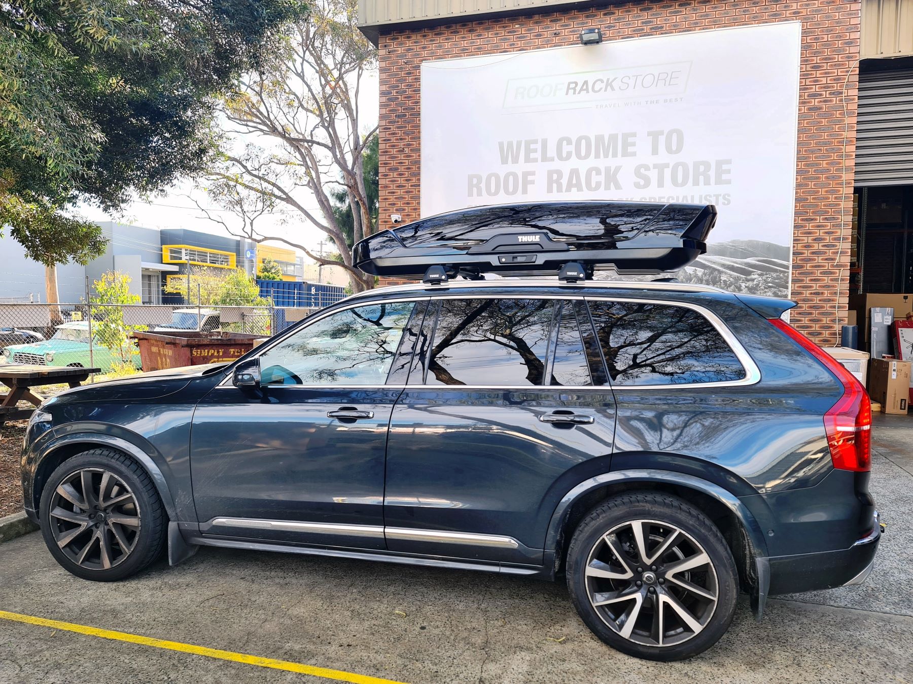 Volvo XC90 with Thule Motion XT XL